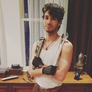 Meet your Posher, Christopher